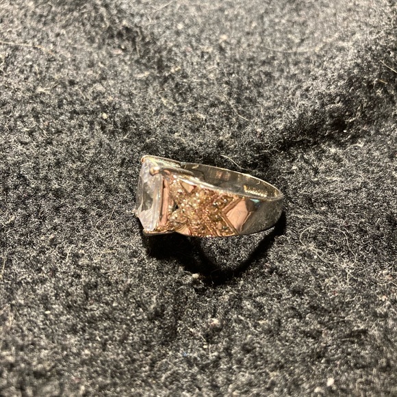 Large costume jewelry - Picture 2 of 3